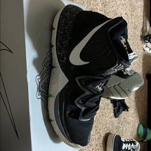 Kyrie 5 black magic PE